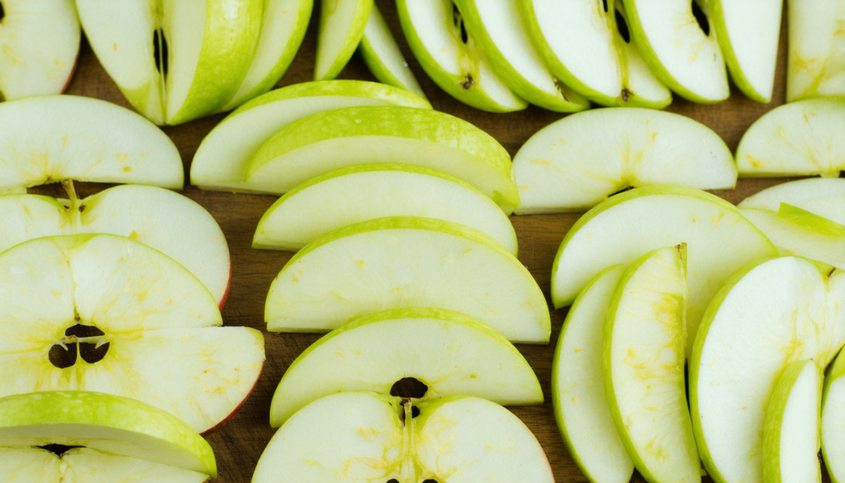 découvrez la recette simple et gourmande du gâteau invisible aux pommes, un dessert fondant et léger qui séduira tous les amateurs de douceurs fruitées.